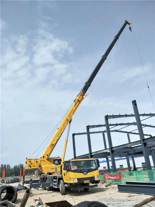 郧阳区超高层建筑钢结构吊装案例